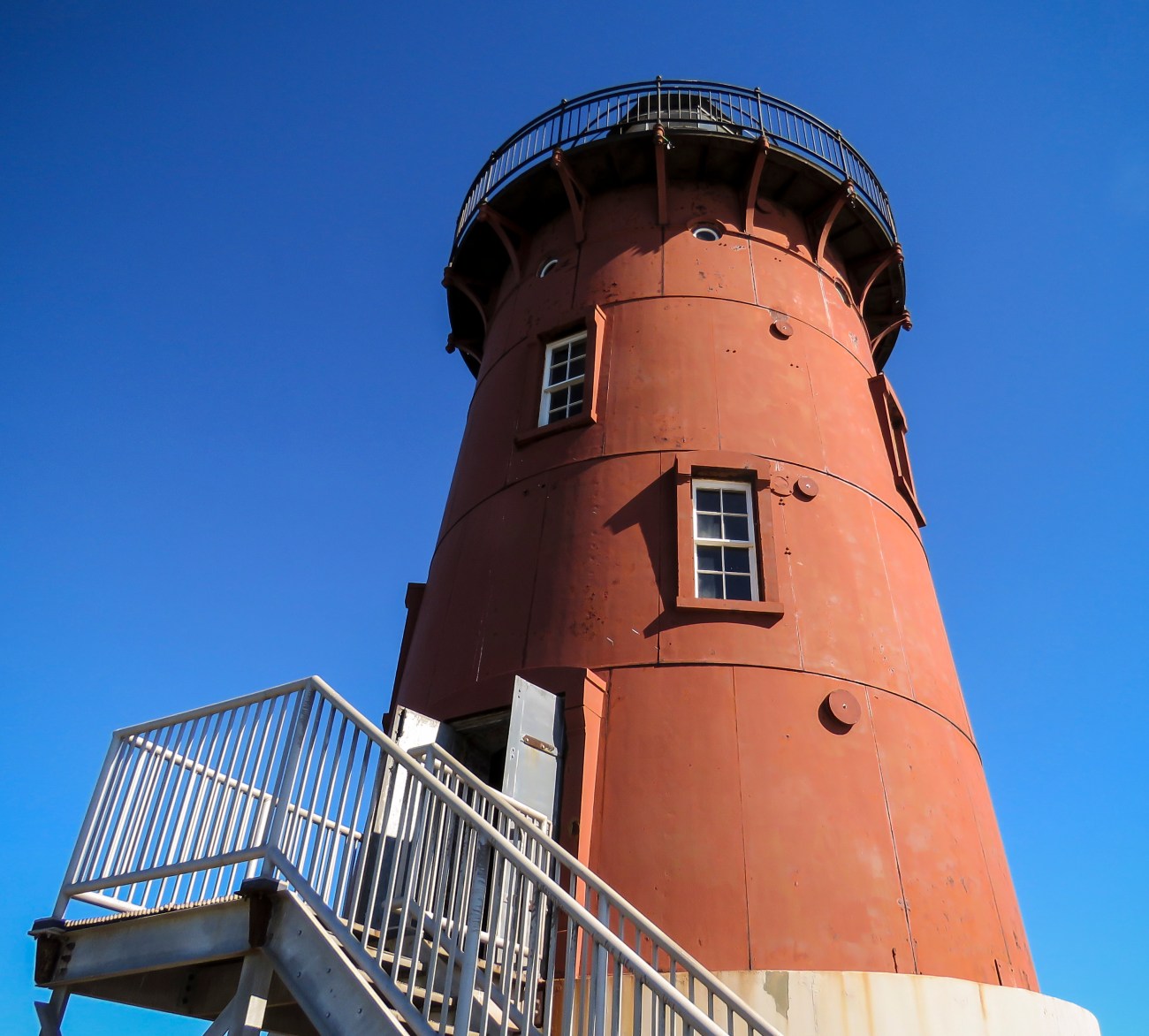 20171018_133208_East End Lighthouse in the blue sky