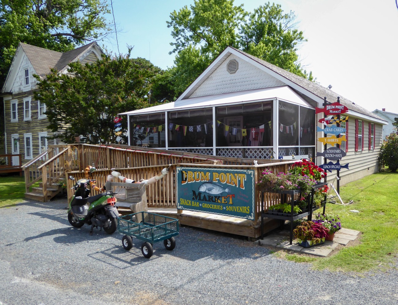 20180608_101624_Duke's grocery store and restaurant