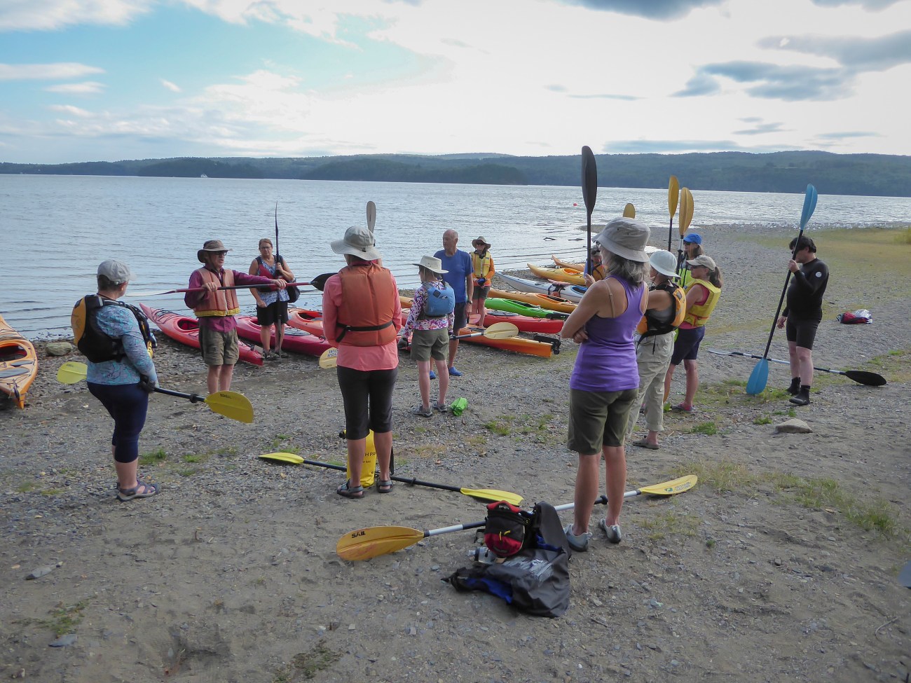 20180917_103230_Stephen provides instruction on paddling techniques